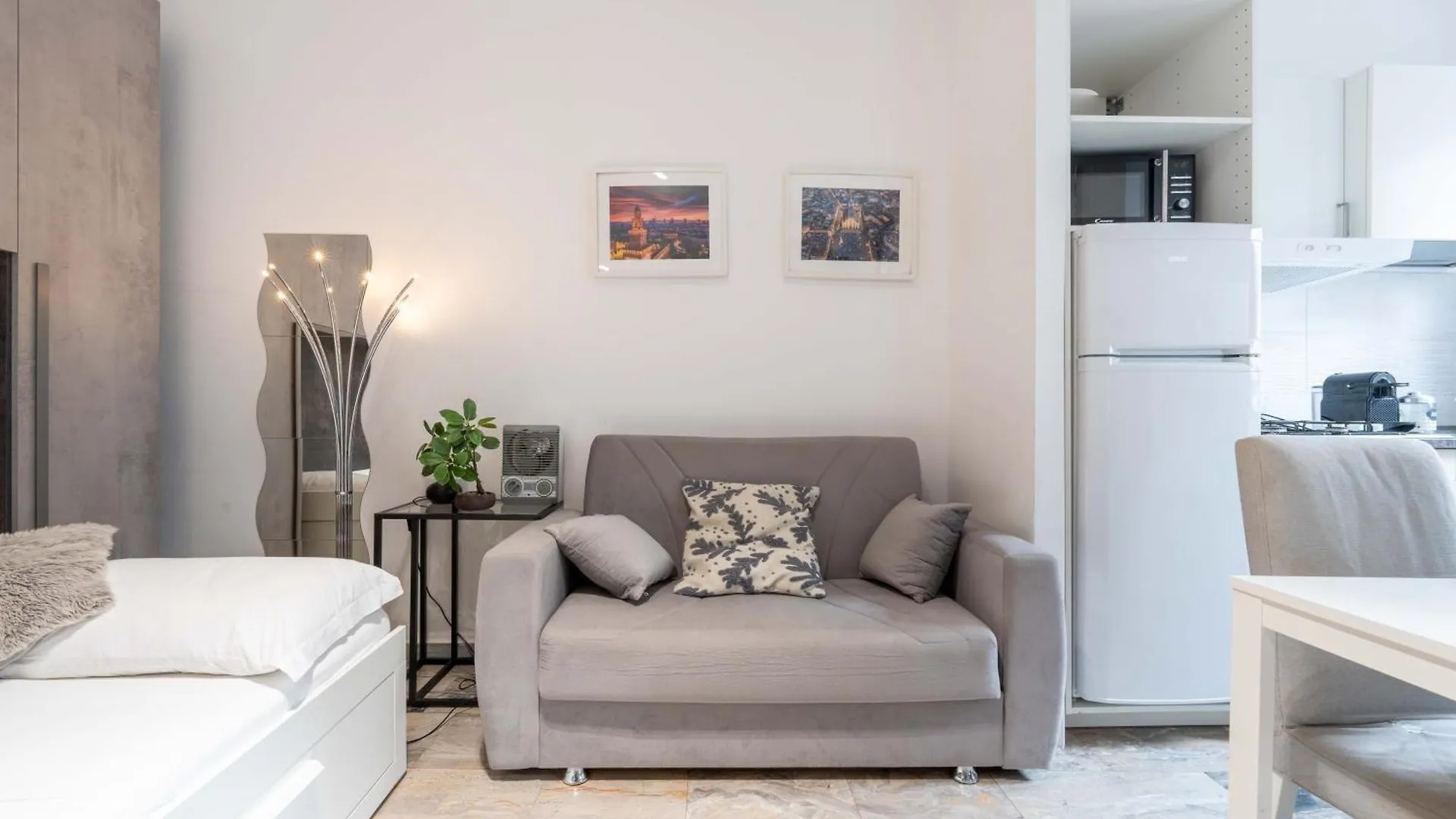 Suite 12 Milano Centro Parking Free 0*, Milan
